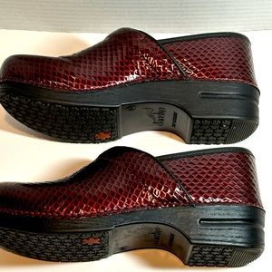 Dansko XP Ruby Anaconda